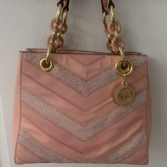 Michael Kors Pink Chevron Leather Cynthia Crossbody Bag Satchel Purse with Fob - Picture 4 of 16